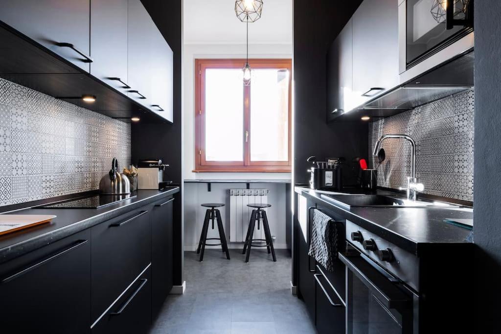 Black & White Flat In Naviglio/ Porta Genova Appartement
